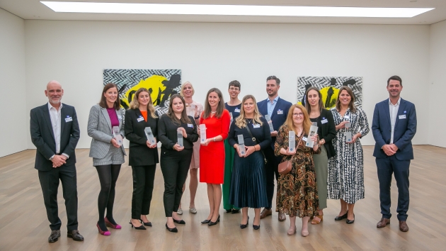 Most Trusted Brands aus Deutschland und der Schweiz ausgezeichnet - Im Kunstmuseum Stuttgart nahmen einige Preisträger:innen die Pegasus Awards für Most Trusted Brands persönlich entgegen - Quelle: Reader’s Digest/Roberto Bulgrin